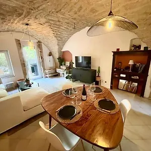  Hébergement de vacances Charmante Maison De Village Au Pied Du Luberon France
